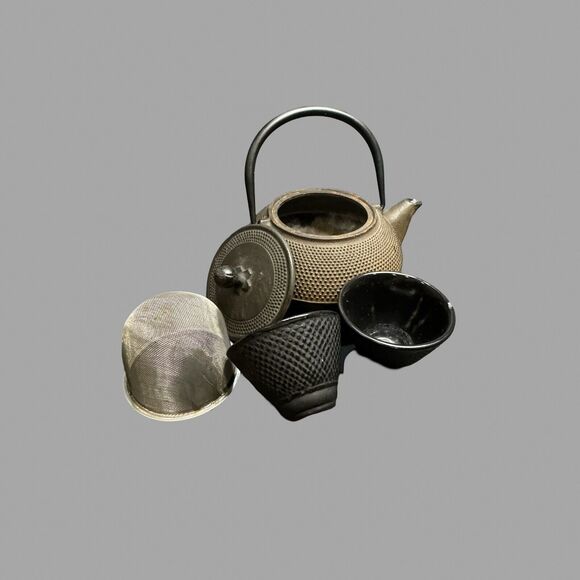 Japanese Tetsubin Cast Iron Hobnail Teapot with Strainer & 2 Tea Cups Set - Picture 4 of 8